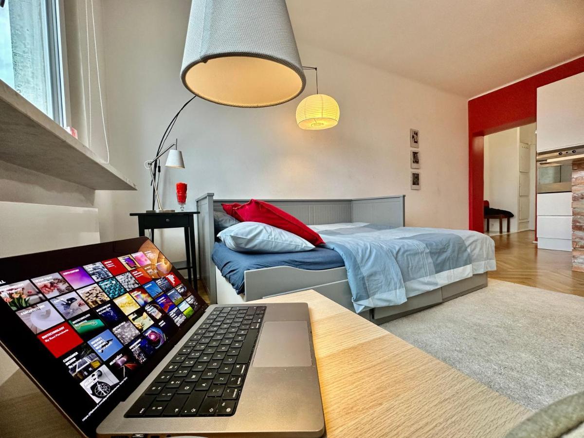 Super Beauty Metro Wifi 65'Tv Netflix Hbo Appletv+ Apartment Warsaw Exterior photo