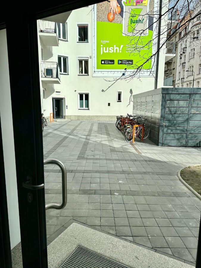 Super Beauty Metro Wifi 65'Tv Netflix Hbo Appletv+ Apartment Warsaw Exterior photo