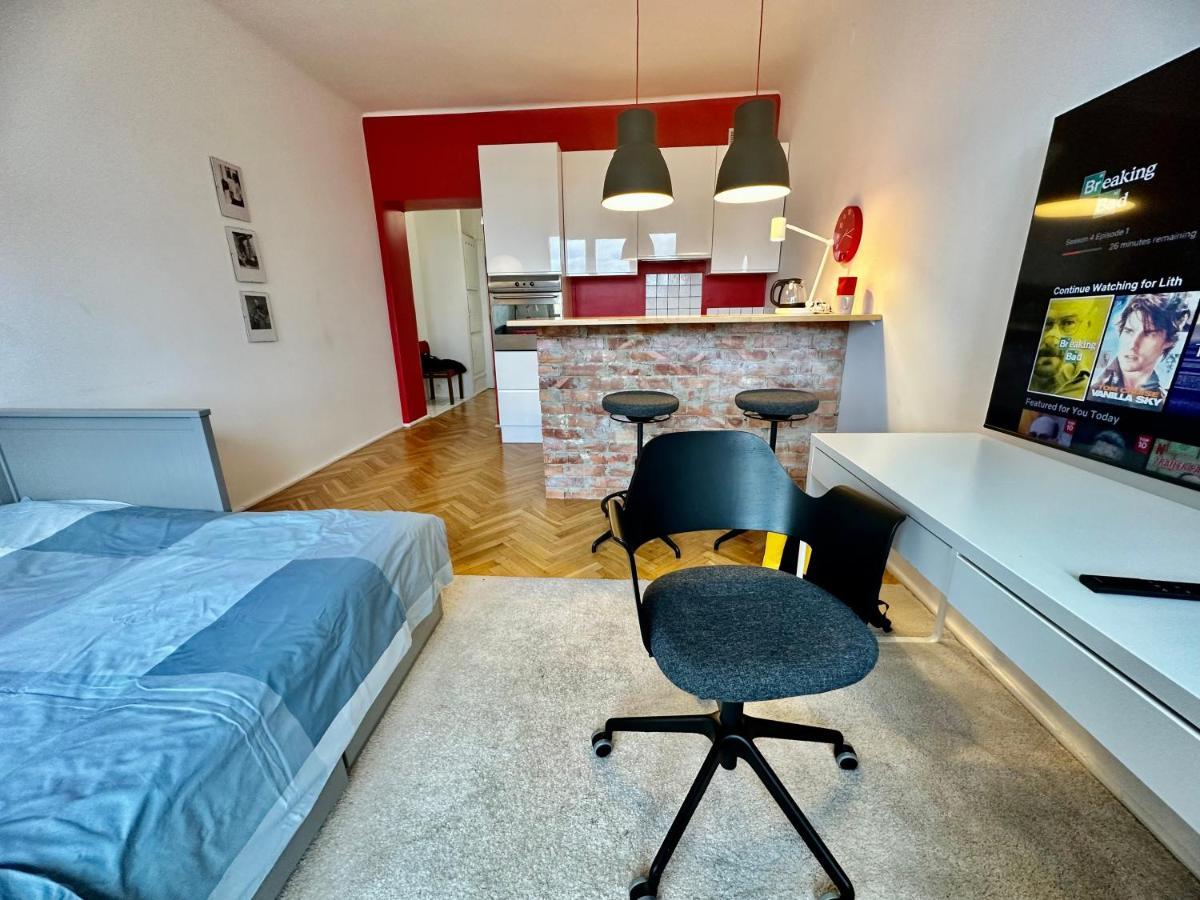 Super Beauty Metro Wifi 65'Tv Netflix Hbo Appletv+ Apartment Warsaw Exterior photo
